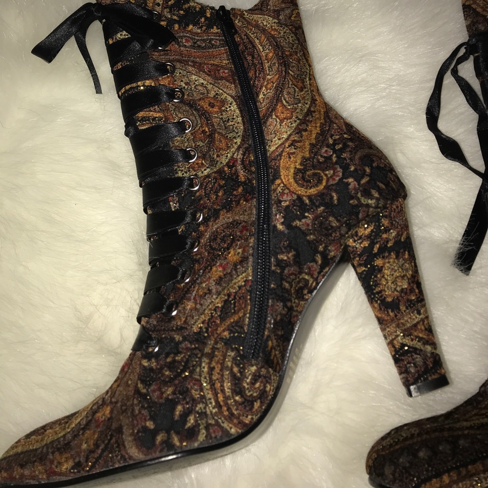 Beautiful Speigel Boots - Picture 6 of 8